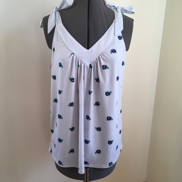 Banana Republic Tops - Banana republic flowered top with bows